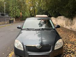 Grau Gebraucht 2009 Skoda Fabia Kleinwagen | 2.990 € (Fairer Preis)