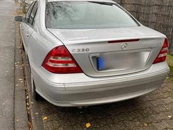 Silber Gebraucht 2006 Mercedes C220 Limousine | 4.550 €
