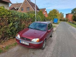 Rot Gebraucht 2002 Ford Fiesta Limousine | 850 € (Superpreis)