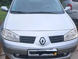 Grau Gebraucht 2005 Renault Mégane II Kleinwagen | 1.500 € (Fairer Preis)