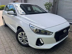 Weiß Gebraucht 2017 Hyundai i30 Select Limousine | 9.950 € (Fairer Preis)