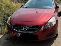 Rot Gebraucht 2013 Volvo V60 Kombi | 9.000 € (Fairer Preis)