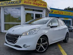 Blanc banquise Gebraucht 2015 Peugeot 208 Allure Kleinwagen | 5.850 € (Guter Preis)