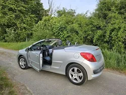 Grau Gebraucht 2009 Peugeot 207 CC Filou Cabrio | 2.900 € (Guter Preis)