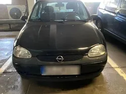 Schwarz Gebraucht 2001 Opel Corsa Kleinwagen | 1.800 € (Fairer Preis)