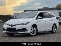 Weiß Gebraucht 2016 Toyota Auris Touring Sports Comfort Kombi | 13.685 € (Fairer Preis)