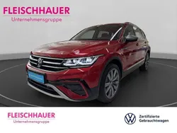 Rot Gebraucht 2024 VW Tiguan Allspace Elegance SUV | 49.490 € (Etwas zu teuer)