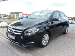 Schwarz Gebraucht 2015 Mercedes B180 Van / Kleinbus | 12.990 € (Fairer Preis)