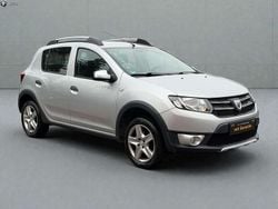 Platingrau Gebraucht 2013 Dacia Sandero Prestige Kleinwagen | 5.999 €