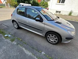Silber Gebraucht 2004 Peugeot 206 Kleinwagen | 350 €