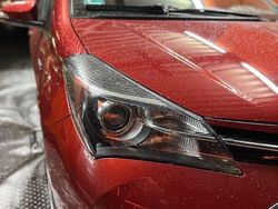 Rot Gebraucht 2015 Toyota Yaris Hybrid Kleinwagen | 12.499 € (Teuer)