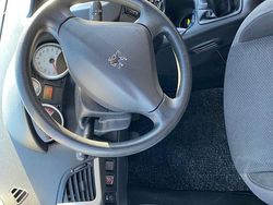 Weiß Gebraucht 2010 Peugeot 206+ Kleinwagen | 2.500 €