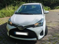 Weiß Gebraucht 2015 Toyota Yaris Comfort Kleinwagen | 7.999 € (Fairer Preis)