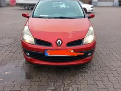 Rot Gebraucht 2007 Renault Clio III Limousine | 1.950 €