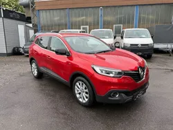 Rot Gebraucht 2016 Renault Kadjar Bose Edition SUV | 12.990 € (Fairer Preis)