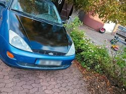 Blau Gebraucht 2000 Ford Focus Kleinwagen | 1.700 €