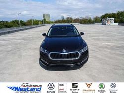 Schwarzmagic perleffekt Gebraucht 2023 Skoda Octavia Style Kombi | 31.900 € (Etwas zu teuer)