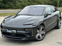 Grau Gebraucht 2024 Porsche Macan Turbo SUV | 105.000 € (Superpreis)
