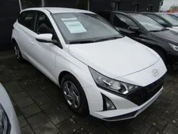 Weiß Gebraucht 2024 Hyundai i20 Select Limousine | 16.990 € (Fairer Preis)