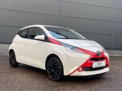 Weiß Gebraucht 2015 Toyota Aygo X-play Kleinwagen | 5.680 € (Fairer Preis)