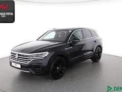 Schwarz (metallic) Gebraucht 2018 VW Touareg R-line SUV | 45.840 € (Etwas zu teuer)
