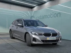Grau Gebraucht 2022 BMW 320e Sport Line Van / Kleinbus | 30.550 € (Fairer Preis)