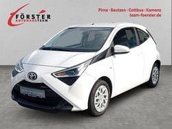 Pianosaweiß Gebraucht 2019 Toyota Aygo X-play Kleinwagen | 7.990 € (Fairer Preis)