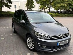 Grau Gebraucht 2017 VW Touran Highline Van / Kleinbus | 22.000 € (Fairer Preis)