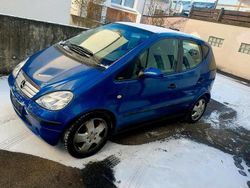 Blau Gebraucht 2002 Mercedes A190 Van / Kleinbus | 2.450 € (Teuer)