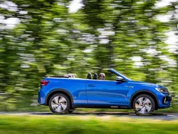 Blau Gebraucht 2021 VW T-Roc Cabriolet R-line Cabrio | 26.900 € (Fairer Preis)