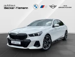 Alpinweiß uni Gebraucht 2023 BMW 520 M Sport Limousine | 55.706 € (Fairer Preis)