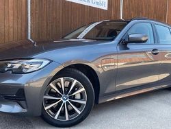 Grau Gebraucht 2022 BMW 330e Sport Line Limousine | 22.760 € (Superpreis)