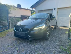Schwarz Gebraucht 2019 Volvo V40 Momentum Kombi | 17.200 € (Fairer Preis)