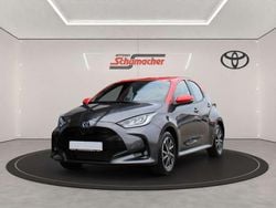 Grey metallic/ coral Gebraucht 2021 Toyota Yaris Hybrid Basis Kleinwagen | 19.990 € (Fairer Preis)