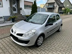 Silber Gebraucht 2006 Renault Clio II Limousine | 2.280 €