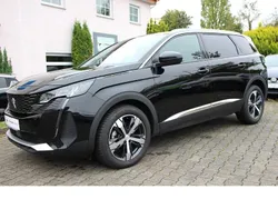 Schwarz Gebraucht 2024 Peugeot 5008 Allure Van / Kleinbus | 28.777 € (Fairer Preis)