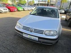 Reflexsilbermetallick Gebraucht 2002 VW Golf IV Limousine | 2.590 € (Etwas zu teuer)