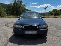 Blau Gebraucht 2003 BMW 316 Limousine | 2.500 €