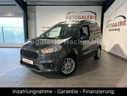 Grau Gebraucht 2018 Ford Tourneo Courier Titanium Van / Kleinbus | 10.990 € (Fairer Preis)