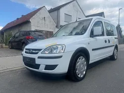 Weiß Gebraucht 2009 Opel Combo Van / Kleinbus | 1.990 € (Fairer Preis)
