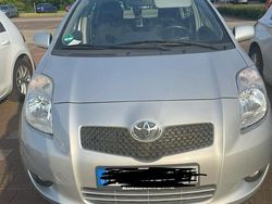Silber Gebraucht 2008 Toyota Yaris Limousine | 3.800 €