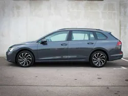 Grau Gebraucht 2021 VW Golf VIII Life Kombi | 17.400 € (Fairer Preis)