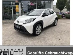 Weiß Gebraucht 2022 Toyota Aygo Play Kleinwagen | 10.960 € (Superpreis)