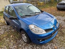 Blau Gebraucht 2005 Renault Clio II Limousine | 690 € (Guter Preis)