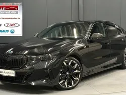 Black sapphire metallic Gebraucht 2023 BMW 520 M Sport Limousine | 59.970 €