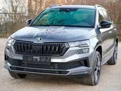 Grau Neu 2025 Skoda Karoq Drive SUV | 37.149 € (Etwas zu teuer)