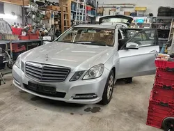 Grau Gebraucht 2012 Mercedes 220 Kombi | 4.350 €