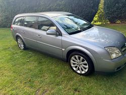 Grau Gebraucht 2005 Opel Vectra Kombi | 1.500 €