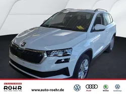Moonweiss metallic Gebraucht 2024 Skoda Karoq Selection SUV | 30.180 € (Guter Preis)