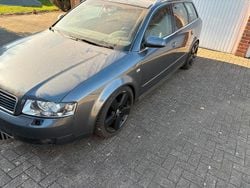 Grau Gebraucht 2002 Audi A4 Kombi | 2.399 € (Etwas zu teuer)
